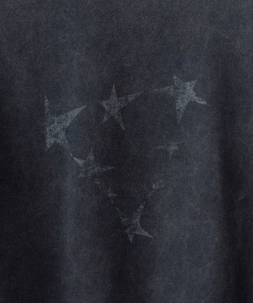 Guess（ゲス）の「【Stray Kids / ストレイキッズ Hyunjin / ヒョンジン 着用】GUESS/ゲス UNI S/SLV TEE SHIRT リンガーTシャツ 秋 秋服 2026年秋冬（Tシャツ/カットソー・メンズ・チャコールグレー・ONE SIZE/L/M）」の3枚目の写真