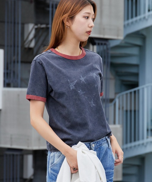 Guess（ゲス）の「【Stray Kids / ストレイキッズ Hyunjin / ヒョンジン 着用】GUESS/ゲス UNI S/SLV TEE SHIRT リンガーTシャツ 秋 秋服 2026年秋冬（Tシャツ/カットソー・メンズ・チャコールグレー・ONE SIZE/L/M）」の13枚目の写真