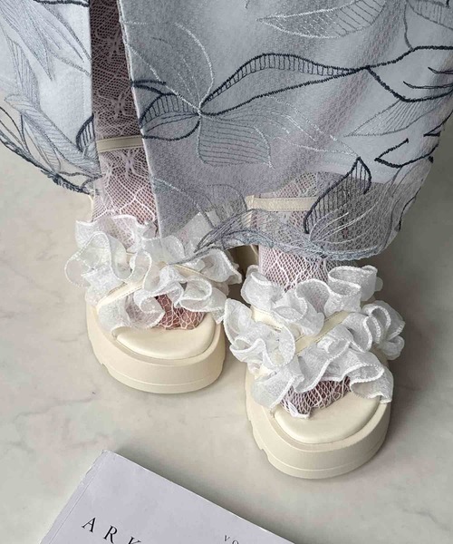 VIVIAN(ヴィヴィアン)の「【AS KNOW AS plus × VIVIANコラボ】シャイニーフリル厚底サンダル 【ZOZOTOWN限定商品】(サンダル・レディース・ブラック/アイボリー・M/L/S)」の8枚目の写真