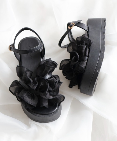 VIVIAN(ヴィヴィアン)の「【AS KNOW AS plus × VIVIANコラボ】シャイニーフリル厚底サンダル 【ZOZOTOWN限定商品】(サンダル・レディース・ブラック/アイボリー・M/L/S)」の21枚目の写真