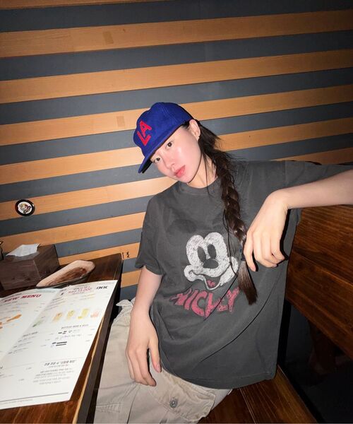 VTWO(ブイツー)の「ヴィンテージピグメントダメージウォッシングフェイス_ミッキー_ Tシャツ (ブラック)(Tシャツ/カットソー・レディース・その他・MEDIUM/LARGE)」の3枚目の写真