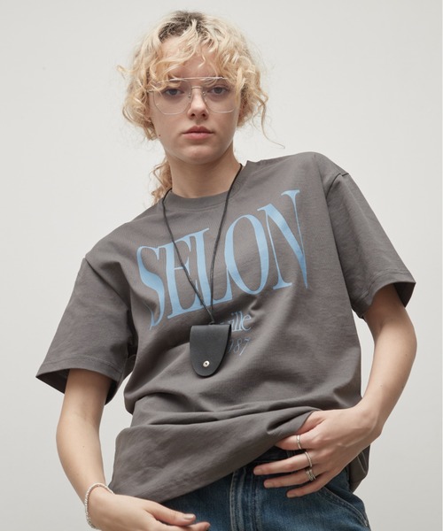 uchi.(ウチ)の「綿100% SELONロゴプリントTシャツ(Tシャツ/カットソー・レディース・杢グレー/チャコールグレー/オフホワイト/サックスブルー/ワイン系・FREE)」の2枚目の写真