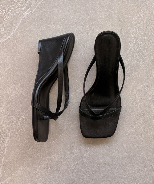 EIFFELCLASSIC(エッフェルクラシック)の「AYLA ウェッジヒール_ ブラック、ホワイト アイルラ ウェッジヒール 7cm(パンプス・レディース・ホワイト/ブラック・22.5cm/23cm/24.5cm/23.5cm/24cm/25.5cm/25cm)」の3枚目の写真
