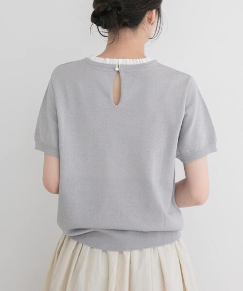 ITEMS URBANRESEARCH(アイテムズ アーバンリサーチ)の「フリルネック半袖ニットトップス(ニット/セーター・レディース・オフホワイト/グレー/ネイビー・FREE)」の5枚目の写真