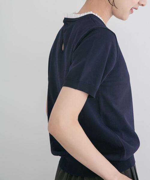ITEMS URBANRESEARCH(アイテムズ アーバンリサーチ)の「フリルネック半袖ニットトップス(ニット/セーター・レディース・オフホワイト/グレー/ネイビー・FREE)」の13枚目の写真