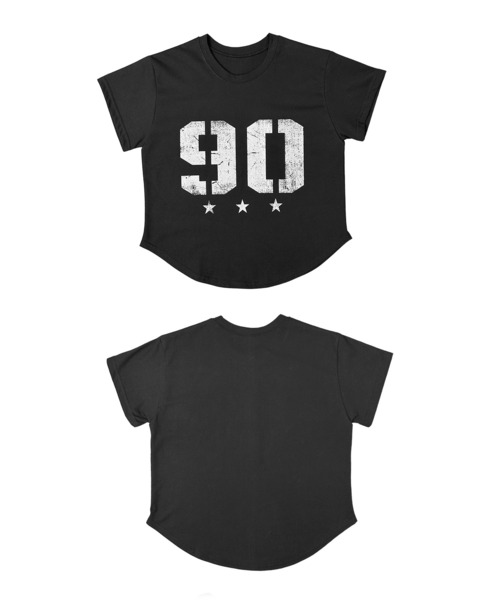 MATU:TA(マトゥータ)の「【ミドル丈だから使いやすい!】プリントデザインミドルTシャツ / 半袖 ミドル丈 ナンバーロゴ ナンバリング フロントロゴ ロゴ 海外ガール プチプラ レタリング ヘムカーブ ラウンドヘム 2カラー ホワイト ブラック フリーサイズ ストリート デイリーユース(Tシャツ/カットソー・レディース・ブラック/ホワイト・FREE)」の10枚目の写真