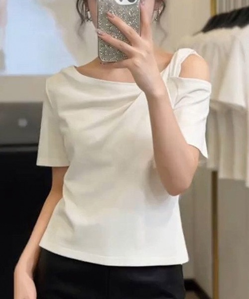 ADDITION STORE(アディションストア)の「\ずり落ち防止で安心/ワンオフショルダー ハーフスリーブ Tシャツ(Tシャツ/カットソー・レディース・ホワイト/グレー/ブラック・MEDIUM/SMALL/LARGE)」の4枚目の写真
