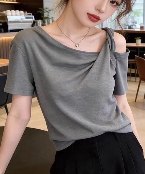 ADDITION STORE(アディションストア)の「\ずり落ち防止で安心/ワンオフショルダー ハーフスリーブ Tシャツ(Tシャツ/カットソー・レディース・ホワイト/グレー/ブラック・MEDIUM/SMALL/LARGE)」の7枚目の写真