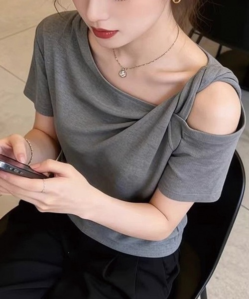 ADDITION STORE(アディションストア)の「\ずり落ち防止で安心/ワンオフショルダー ハーフスリーブ Tシャツ(Tシャツ/カットソー・レディース・ホワイト/グレー/ブラック・MEDIUM/SMALL/LARGE)」の8枚目の写真