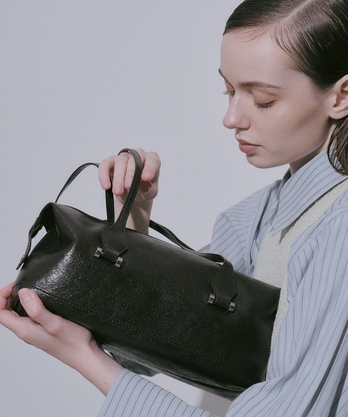 ANCHAPT(アンチャプト)の「ロングハンドル wideボストン / 500mlペットボトル収納可(ボストンバッグ・レディース・ブラウン系/モカ/ブラック/ダークブラウン/ブラック系・FREE)」の2枚目の写真
