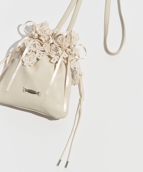 tanakadaisuke(タナカダイスケ)の「【tanakadaisuke/タナカダイスケ】lace flower drawstring sacoche/レースバッグ(ショルダーバッグ・レディース・ブラック/ベージュ・FREE)」の19枚目の写真