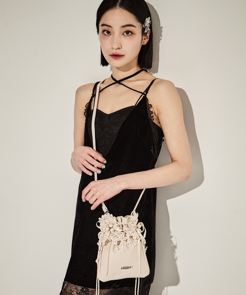 tanakadaisuke(タナカダイスケ)の「【tanakadaisuke/タナカダイスケ】lace flower drawstring sacoche/レースバッグ(ショルダーバッグ・レディース・ブラック/ベージュ・FREE)」の15枚目の写真