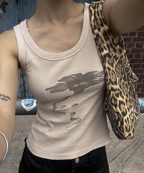 Y2K SYNAPSE FACTORY（ワイツーケー シナプスファクトリー）の「【フラワープリント】タンクトップ（Tシャツ/カットソー・レディース・オレンジ/ベージュ・FREE）」の8枚目の写真