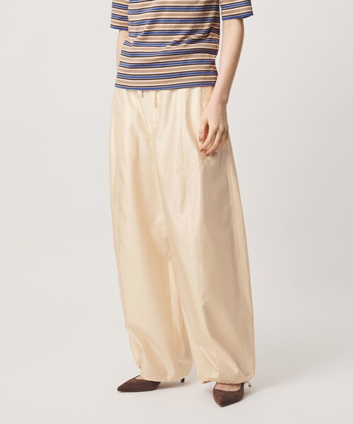 UNITED ARROWS(ユナイテッドアローズ)の「コットン カーブパンツ(その他パンツ・レディース・オフホワイト/ベージュ・36/38)」の17枚目の写真