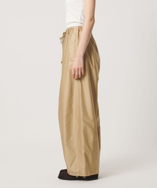 UNITED ARROWS(ユナイテッドアローズ)の「コットン カーブパンツ(その他パンツ・レディース・オフホワイト/ベージュ・36/38)」の20枚目の写真
