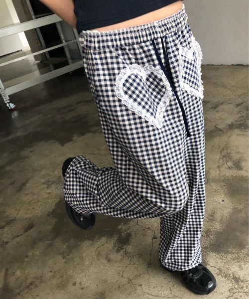 &soiree(アンドソワレ)の「レース×ハートデザインギンガムチェックワイドパンツ(その他パンツ・レディース・ネイビー/ブラック・FREE)」の1枚目の写真