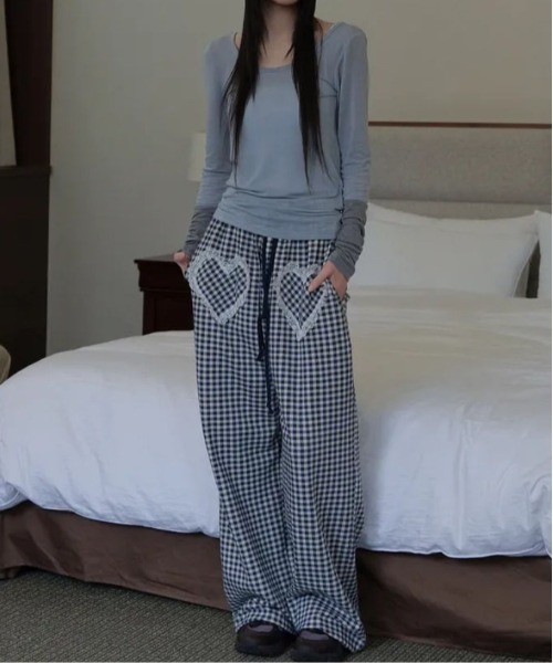 &soiree(アンドソワレ)の「レース×ハートデザインギンガムチェックワイドパンツ(その他パンツ・レディース・ネイビー/ブラック・FREE)」の8枚目の写真