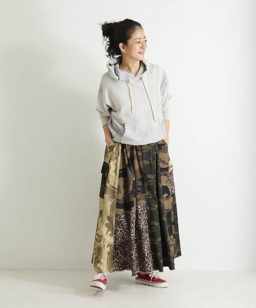 Freada（フリーダ）の「Freada/フリーダ ダメージ加工 フーディー（スウェット・レディース・グレー/レッド・ONE SIZE）」の3枚目の写真
