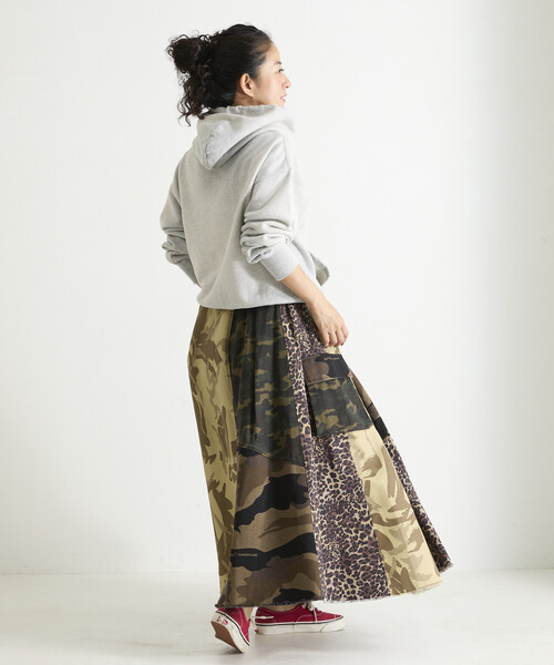 Freada（フリーダ）の「Freada/フリーダ ダメージ加工 フーディー（スウェット・レディース・グレー/レッド・ONE SIZE）」の4枚目の写真