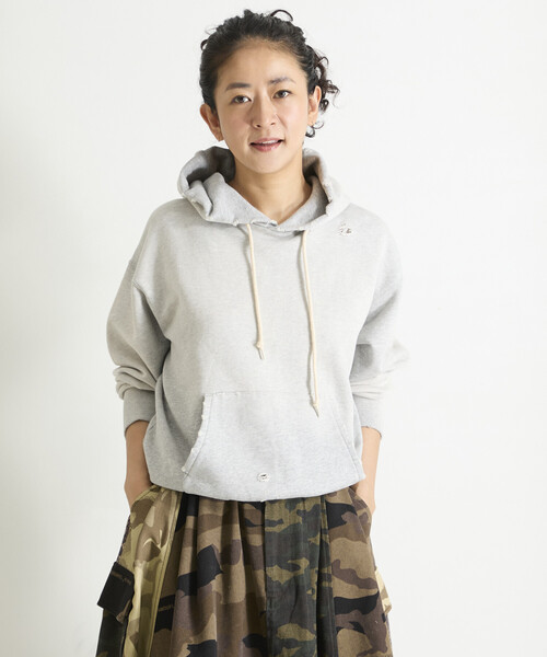 Freada（フリーダ）の「Freada/フリーダ ダメージ加工 フーディー（スウェット・レディース・グレー/レッド・ONE SIZE）」の8枚目の写真