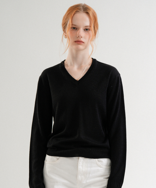 VLETI（ブレッティ）の「Premium Anti-filling Wool V-neck Basic Knit (Black)（ニット/セーター・レディース・ブラック・FREE）」の2枚目の写真