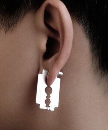 CHUN CHUN NOTES（チュンチュンノーツ）の「【ユニセックス】レザーブレードモチーフ シルバーメッキピアス（ピアス（片耳用））」