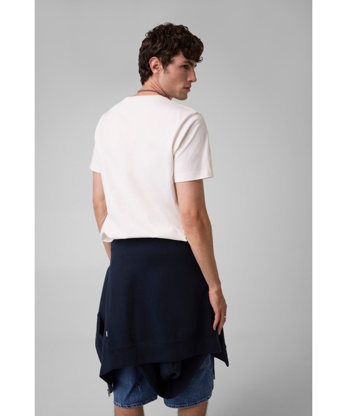 Guess(ゲス)の「GUESS JEANS Classic Logo Tee Tシャツ 半袖 ヒョンジン(Tシャツ/カットソー・メンズ・ホワイト・SMALL/X-LARGE/LARGE/MEDIUM)」の4枚目の写真