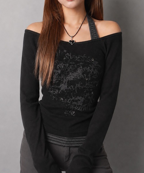 SPINNS(スピンズ)の「ホルターネック長袖カットソー/ボーダーロゴ/ストリート女子(Tシャツ/カットソー・レディース・チャコール/ブラック・ONESIZE)」の2枚目の写真