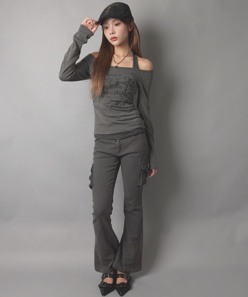 SPINNS(スピンズ)の「ホルターネック長袖カットソー/ボーダーロゴ/ストリート女子(Tシャツ/カットソー・レディース・チャコール/ブラック・ONESIZE)」の9枚目の写真