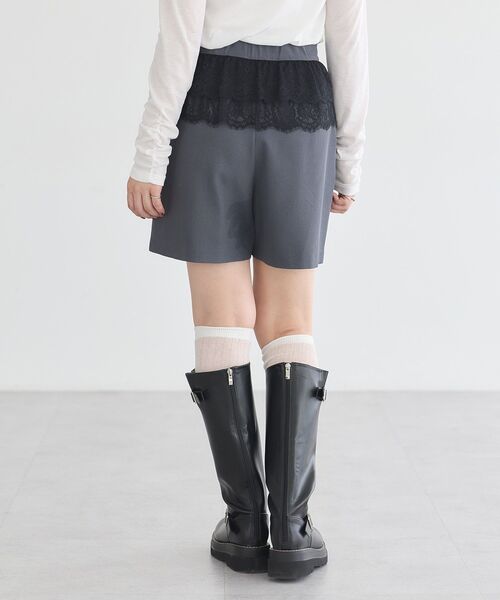 earth music&ecology（アースミュージックアンドエコロジー）の「レースレイヤードショートパンツ（その他パンツ・レディース・ベージュ/グレー/ブラック・FREE）」の20枚目の写真