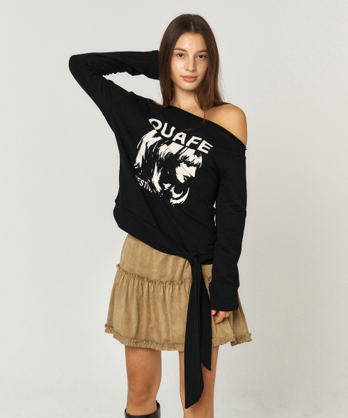 QUAFE(クアフェ)の「OFF-SHOULDER PRINTED TIE T-SHIRT(スウェット・レディース・ブラック・FREE)」の10枚目の写真