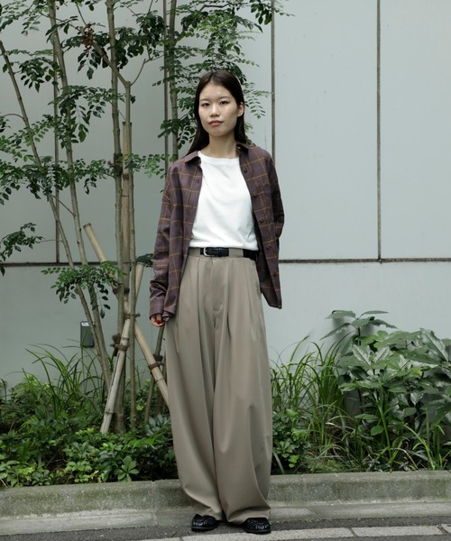 PUBLIC TOKYO（パブリックトウキョウ）の「【26年秋の新作】タッキングカーブワイドパンツ/カーブスラックス（スラックス・レディース・ブラウン/アイボリー・1/3/2）」の17枚目の写真