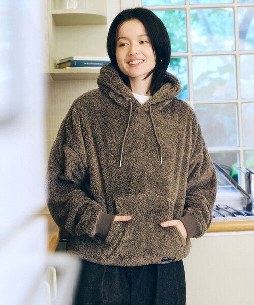 FREAK'S STORE（フリークスストア）の「限定展開 リラックスフィット シャギーフリース プルオーバー パーカー（パーカー・メンズ・グレイッシュベージュ/ブラック/オリーブ/スミクロ・LARGE/MEDIUM/SMALL）」の3枚目の写真