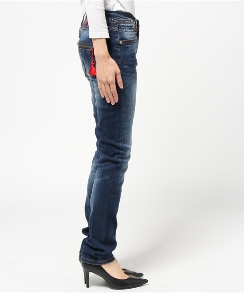 Desigual（デシグアル）の「★[Desigual/デシグアル]刺繍入りジーンズ（デニムパンツ・レディース・インディゴブルー・26inch）」の7枚目の写真