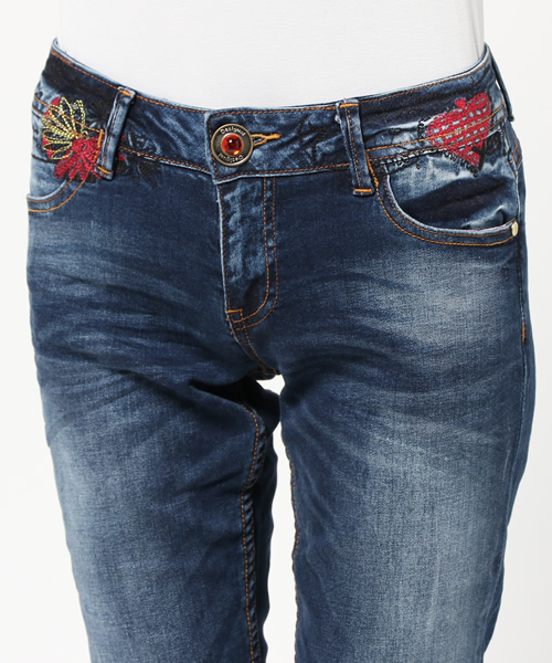 Desigual（デシグアル）の「★[Desigual/デシグアル]刺繍入りジーンズ（デニムパンツ・レディース・インディゴブルー・26inch）」の9枚目の写真