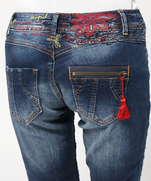 Desigual（デシグアル）の「★[Desigual/デシグアル]刺繍入りジーンズ（デニムパンツ・レディース・インディゴブルー・26inch）」の10枚目の写真