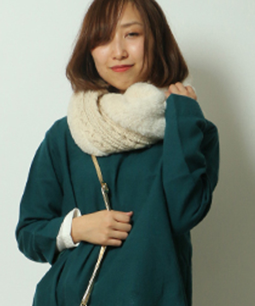 LBC（エルビーシー）の「ニットｘファースヌード（ストール/ショール・レディース・オフホワイト/チャコールグレー・FREE）」の2枚目の写真