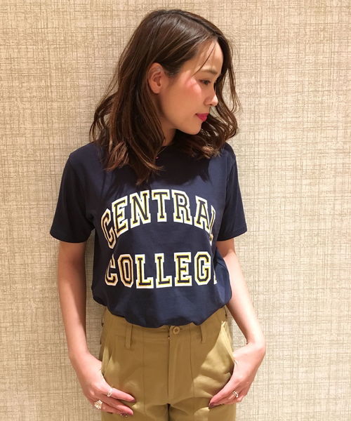 ottilie(オティーリエ)の「カレッジプリントTシャツ(Tシャツ/カットソー・レディース・オフホワイト/ブラック/ブラウン/ネイビー・FREE)」の1枚目の写真