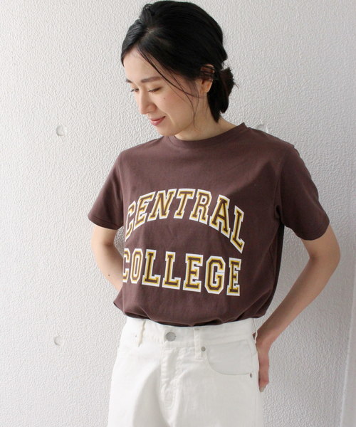 ottilie(オティーリエ)の「カレッジプリントTシャツ(Tシャツ/カットソー・レディース・オフホワイト/ブラック/ブラウン/ネイビー・FREE)」の4枚目の写真