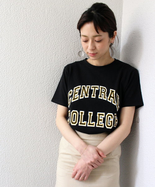 ottilie(オティーリエ)の「カレッジプリントTシャツ(Tシャツ/カットソー・レディース・オフホワイト/ブラック/ブラウン/ネイビー・FREE)」の3枚目の写真