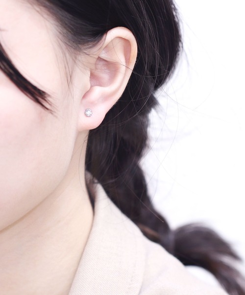 ESTELLE（エステール）の「K18 ホワイトゴールド キュービックジルコニア ピアス （M） ESTELLE/エステール（ピアス（両耳用）・レディース・ホワイトゴールド・-）」の7枚目の写真
