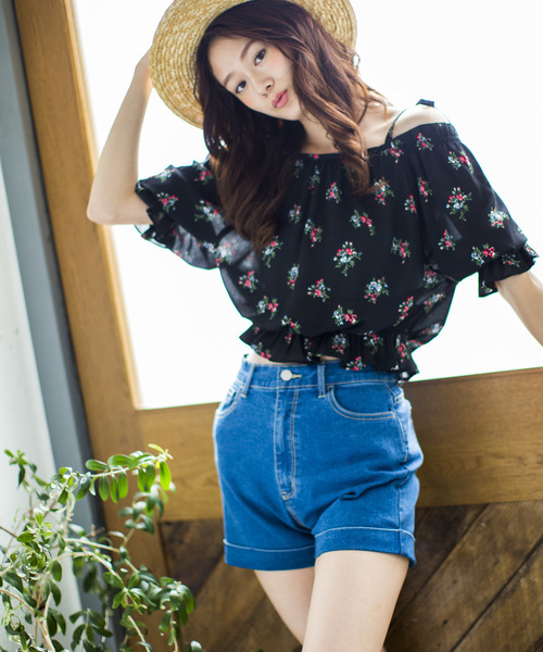 WEGO（ウィゴー）の「WEGO/デイリーハイウエストショーツ（デニムパンツ・レディース・ダークインディゴブルー/インディゴブルー/ライトインディゴブルー・SMALL/MEDIUM/LARGE）」の2枚目の写真