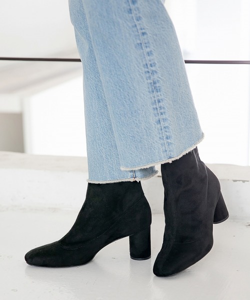 A part by(アパートバイ)の「スクエアトウストレッチブーツ 825122(ブーツ・レディース・アイボリー/ブラック・MEDIUM/LARGE)」の1枚目の写真