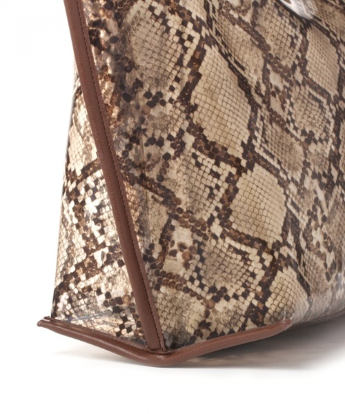 LAKOLE（ラコレ）の「アニマル柄PVCトートバッグ / LAKOLE（トートバッグ・レディース・ブラック/ブラウン・FREE）」の10枚目の写真