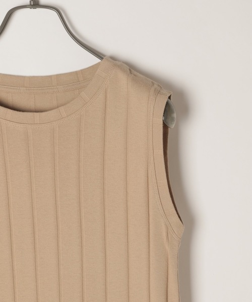 LAKOLE（ラコレ）の「ワイドリブスリーブレスTシャツ / LAKOLE（Tシャツ/カットソー・レディース・ボルドー/ライトグリーン/オフホワイト/スモーク/ブラウン系その他/ライトベージュ・SMALL/MEDIUM）」の10枚目の写真