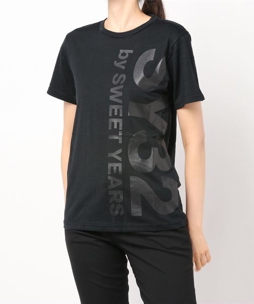 SY32 by SWEET YEARS（エスワイサーティトゥバイスィートイヤーズ）の「【73】【it】【SY32 by SWEET YEARS】VERTICAL LOGO TEE（Tシャツ/カットソー・レディース・ホワイト/ブラック/ブラック系その他/ブラック系その他2/ブラック系その他3・MEDIUM/LARGE/XX-LARGE/SMALL/X-LARGE）」の11枚目の写真