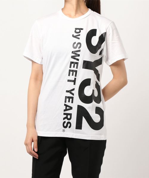 SY32 by SWEET YEARS（エスワイサーティトゥバイスィートイヤーズ）の「【73】【it】【SY32 by SWEET YEARS】VERTICAL LOGO TEE（Tシャツ/カットソー・レディース・ホワイト/ブラック/ブラック系その他/ブラック系その他2/ブラック系その他3・MEDIUM/LARGE/XX-LARGE/SMALL/X-LARGE）」の8枚目の写真