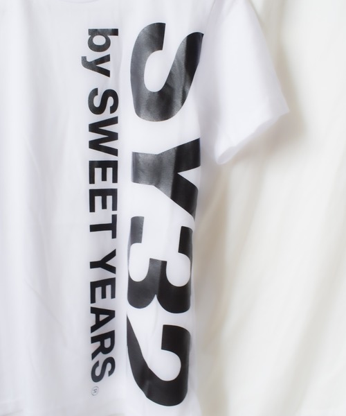 SY32 by SWEET YEARS（エスワイサーティトゥバイスィートイヤーズ）の「【73】【it】【SY32 by SWEET YEARS】VERTICAL LOGO TEE（Tシャツ/カットソー・レディース・ホワイト/ブラック/ブラック系その他/ブラック系その他2/ブラック系その他3・MEDIUM/LARGE/XX-LARGE/SMALL/X-LARGE）」の7枚目の写真