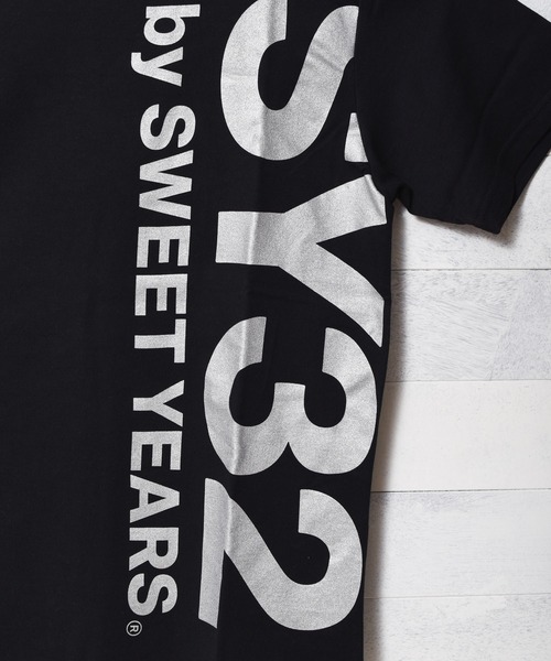SY32 by SWEET YEARS（エスワイサーティトゥバイスィートイヤーズ）の「【73】【it】【SY32 by SWEET YEARS】VERTICAL LOGO TEE（Tシャツ/カットソー・レディース・ホワイト/ブラック/ブラック系その他/ブラック系その他2/ブラック系その他3・MEDIUM/LARGE/XX-LARGE/SMALL/X-LARGE）」の14枚目の写真