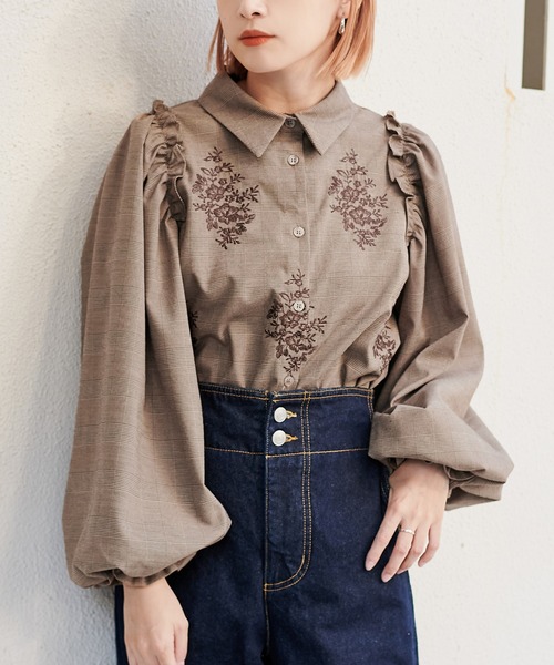one after another NICE CLAUP（ワンアフターアナザーナイスクラップ）の「袖ボリューム刺繍ブラウス（シャツ/ブラウス・レディース・ベージュ/オフホワイト/チェック/グレー系その他・FREE）」の4枚目の写真
